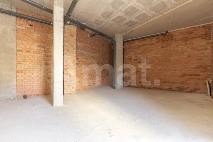 Local comercial diàfan de 129 m² a Montesa – Esplugues
 -12