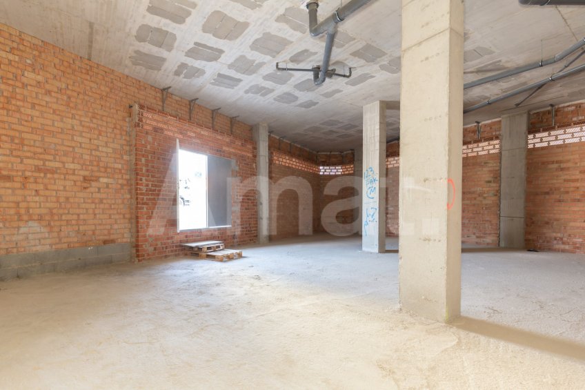 Local comercial diàfan de 129 m² a Montesa – Esplugues
 -7