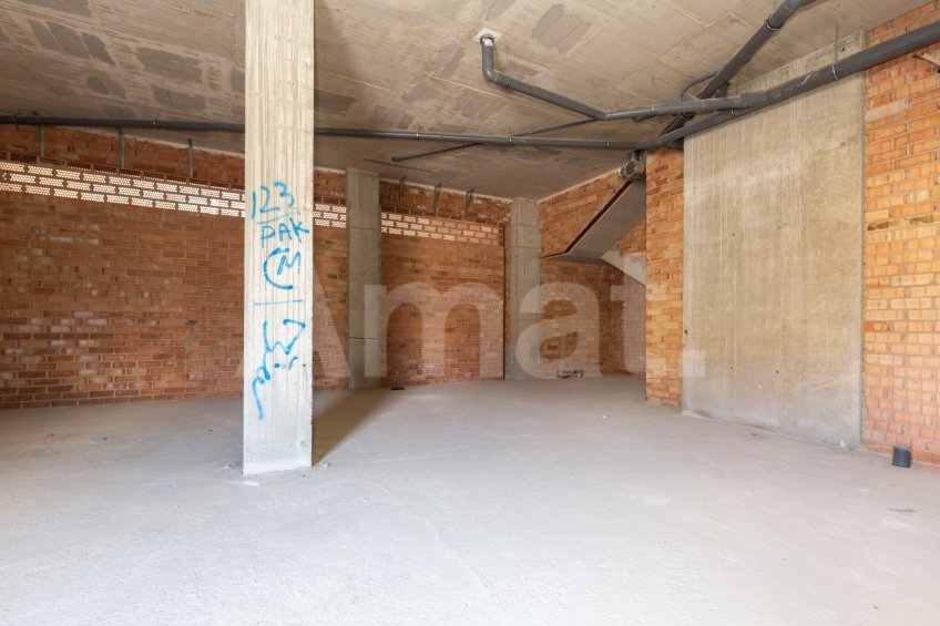 Local comercial diàfan de 129 m² a Montesa – Esplugues
 -8