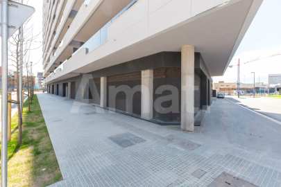 Local comercial diàfan de 129 m² a Montesa – Esplugues
 -16
