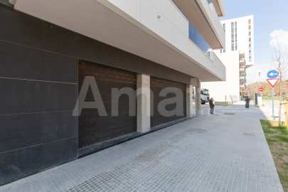 Local comercial diàfan de 129 m² a Montesa – Esplugues
 -17