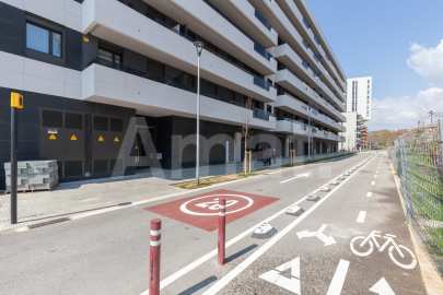 Local comercial diàfan de 129 m² a Montesa – Esplugues
 -19
