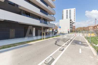 Local comercial diàfan de 129 m² a Montesa – Esplugues
 -20