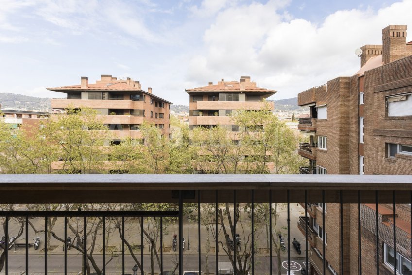 Piso reformado y con vistas al parque, en Tres Torres -24