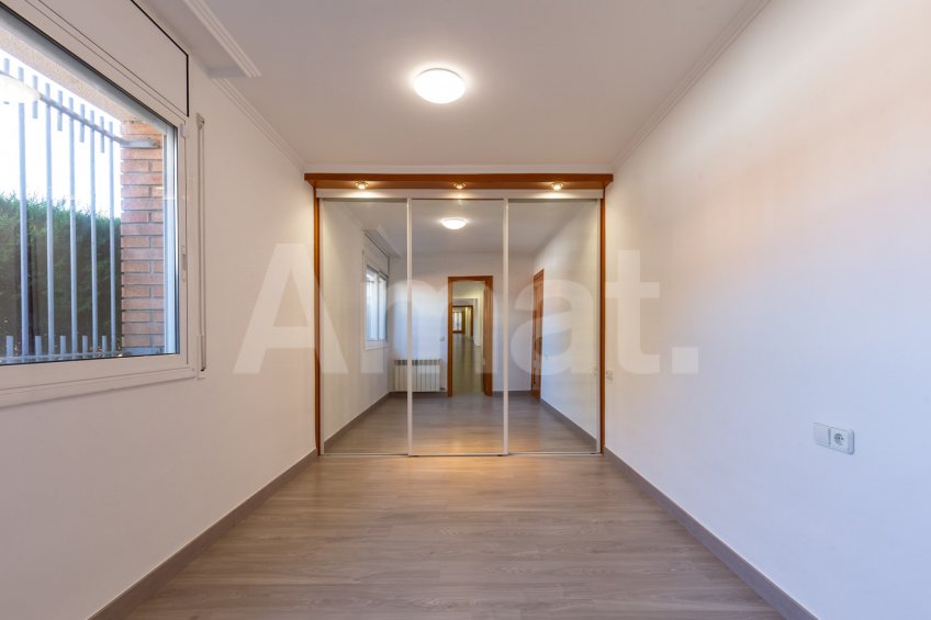 Fantástico piso de 4 dormitorios en planta baja con jardín -26