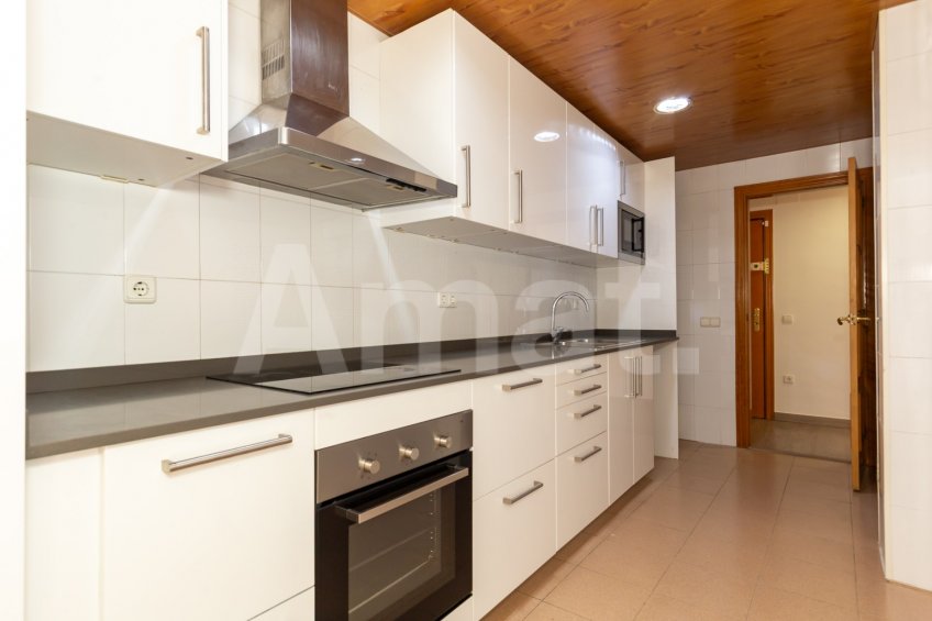 Fantástico piso de 4 dormitorios en planta baja con jardín -7