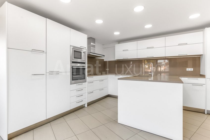 Exclusive penthouse with large terrace and views, in Bonanova -10