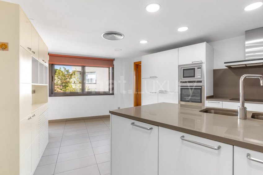 Exclusive penthouse with large terrace and views, in Bonanova -11