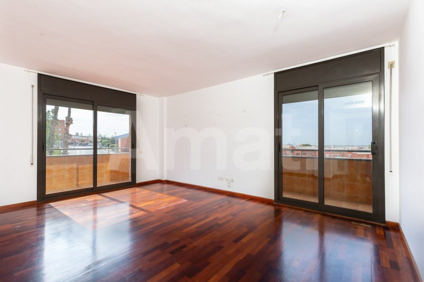 Bright flat with wraparound terrace, in Torreblanca