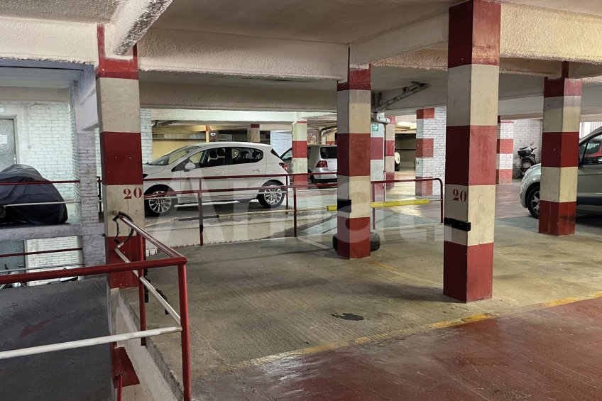 Plaça de pàrquing en venda al centre de Sant Just Desvern -9