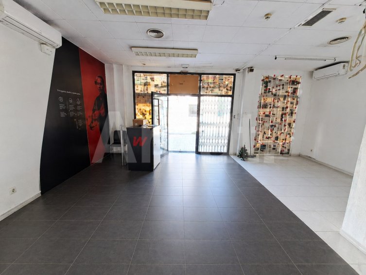 Local comercial a peu de carrer a Avinguda de Cornellà, Esplugues
 -2