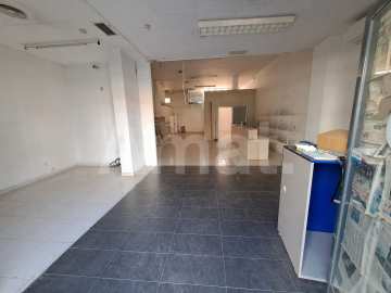 Local comercial a peu de carrer a Avinguda de Cornellà, Esplugues
 -4