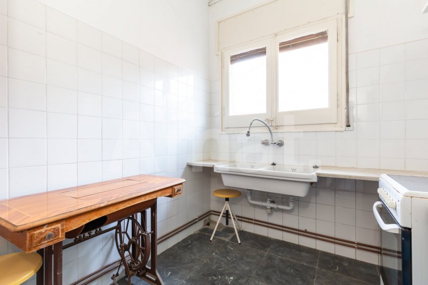 Casa con 2 viviendas, en Santa Maria de Montcada -59