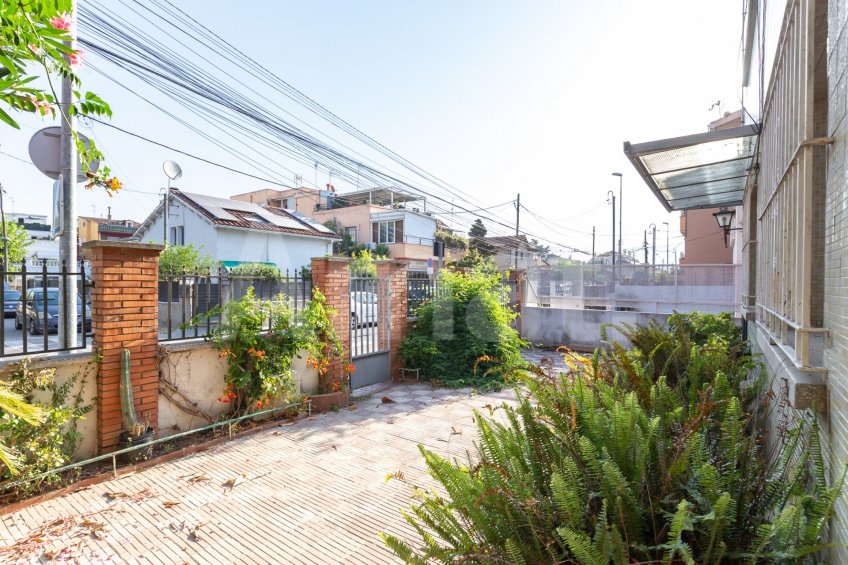 Casa con 2 viviendas, en Santa Maria de Montcada -61