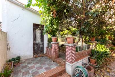 Casa con 2 viviendas, en Santa Maria de Montcada -63