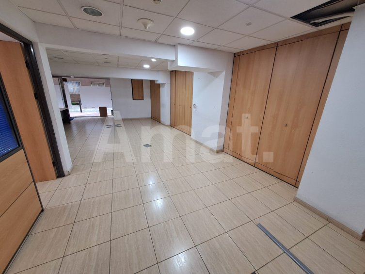Local comercial de 320 m² en dues plantes a Travessera de Dalt -12