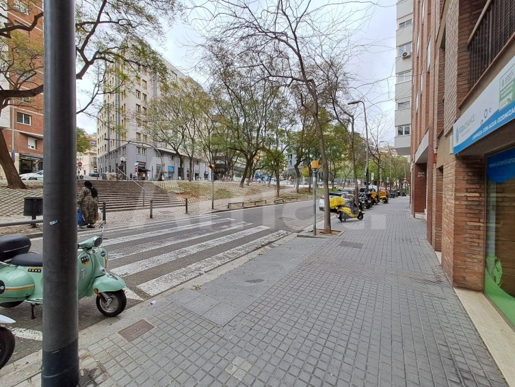 Local comercial de 320 m² en dues plantes a Travessera de Dalt -16