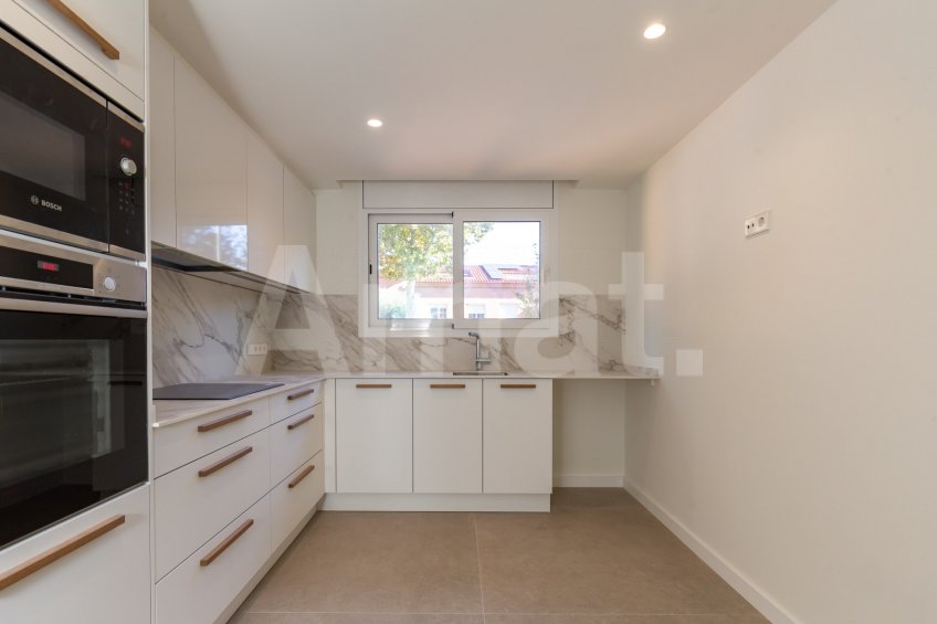 CASTELLBISBAL HOMES - Casa adosada y nueva, en el centro -10