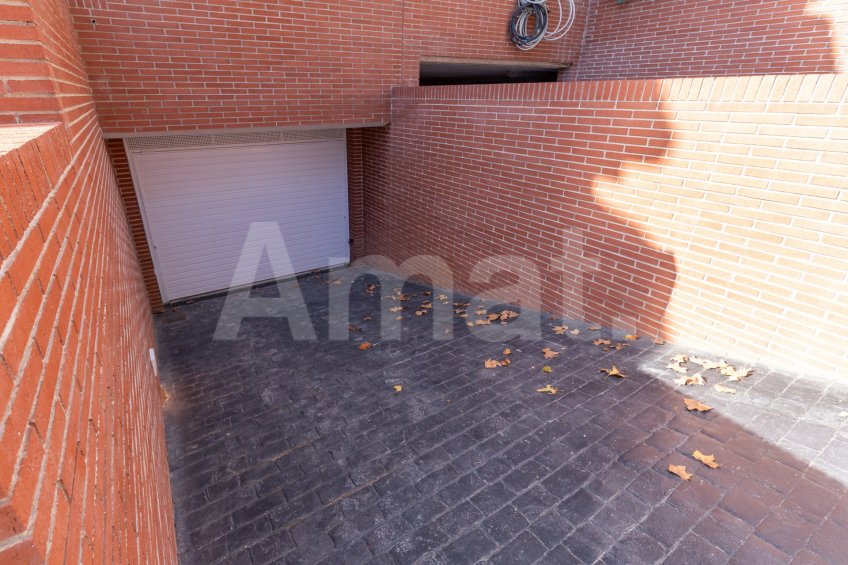 CASTELLBISBAL HOMES - Casa adosada y nueva, en el centro -51