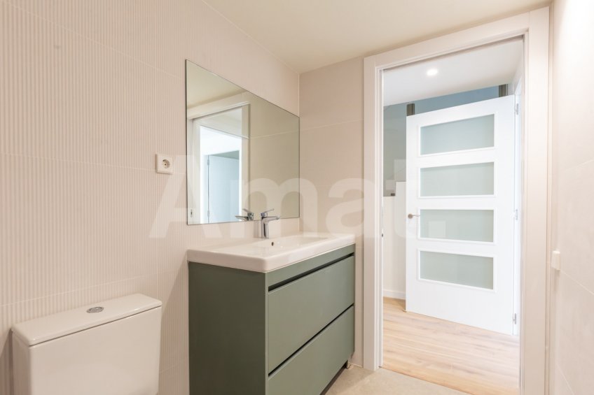 CASTELLBISBAL HOMES  - Casa adossada i nova, al centre -19