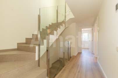 CASTELLBISBAL HOMES  - Casa adossada i nova, al centre -31