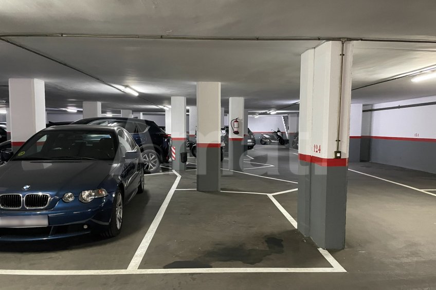PÁRQUING EN VENTA EN PLENO CENTRO DE ESPLUGAS