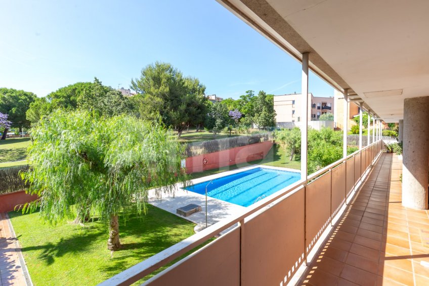 Gran tríplex amb terrassa i piscina, a Les Grases