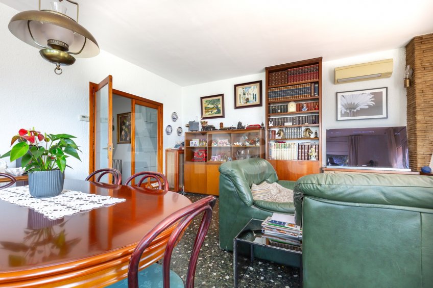 Magnificent detached house with swimming pool and large garden in Cabrils -11