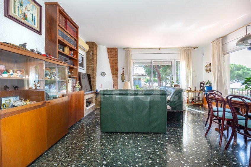 Magnificent detached house with swimming pool and large garden in Cabrils -13