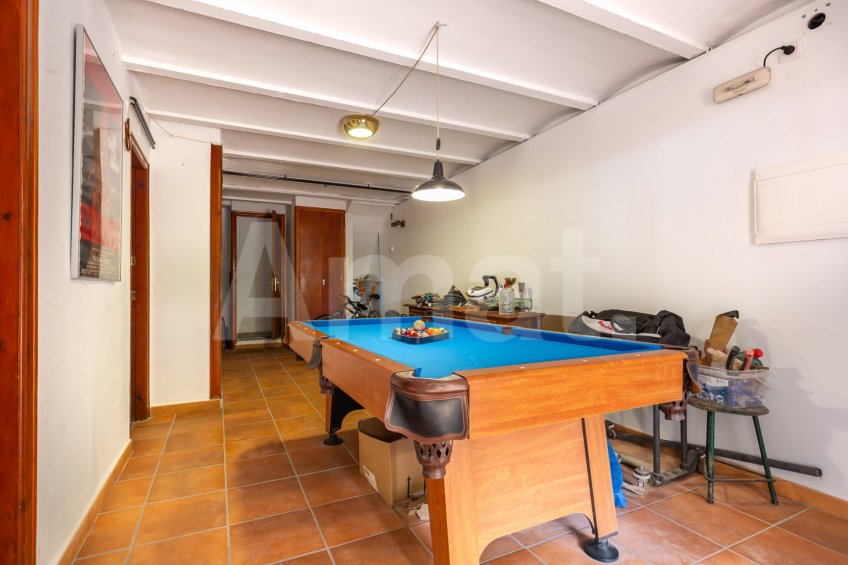 Magnificent detached house with swimming pool and large garden in Cabrils -32
