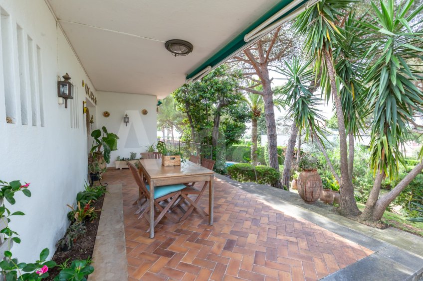 Magnificent detached house with swimming pool and large garden in Cabrils -43