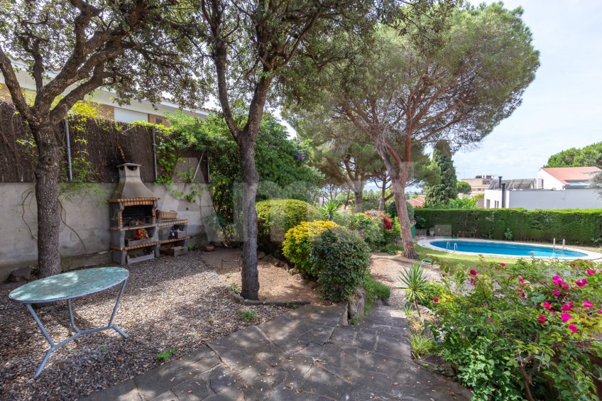 Magnificent detached house with swimming pool and large garden in Cabrils -5