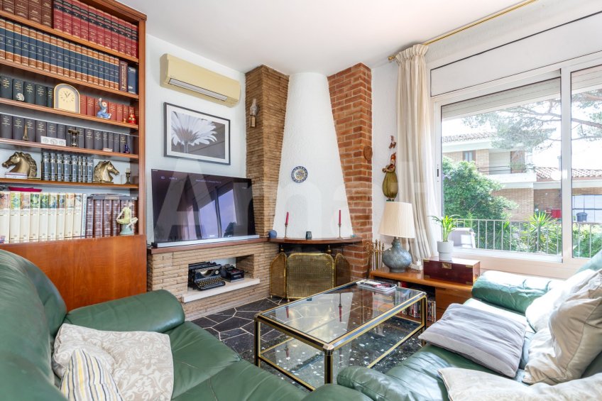 Magnificent detached house with swimming pool and large garden in Cabrils -8