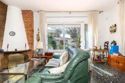 Magnificent detached house with swimming pool and large garden in Cabrils -12