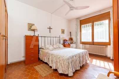 Magnificent detached house with swimming pool and large garden in Cabrils -20