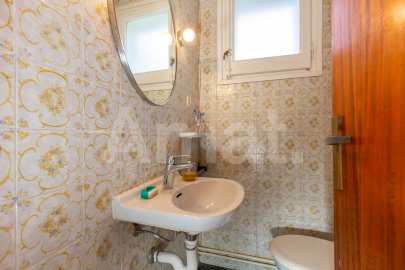 Magnificent detached house with swimming pool and large garden in Cabrils -23