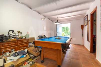 Magnificent detached house with swimming pool and large garden in Cabrils -31