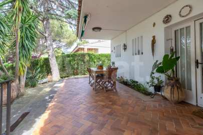 Magnificent detached house with swimming pool and large garden in Cabrils -33
