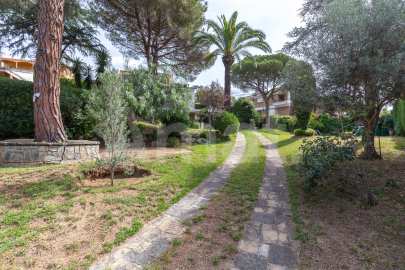 Magnificent detached house with swimming pool and large garden in Cabrils -39