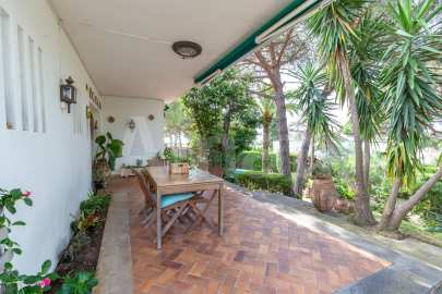 Magnificent detached house with swimming pool and large garden in Cabrils -43