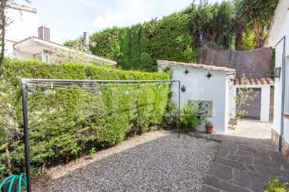 Magnificent detached house with swimming pool and large garden in Cabrils -45