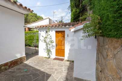 Magnificent detached house with swimming pool and large garden in Cabrils -46