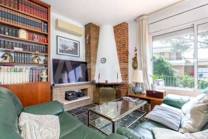 Magnificent detached house with swimming pool and large garden in Cabrils -8