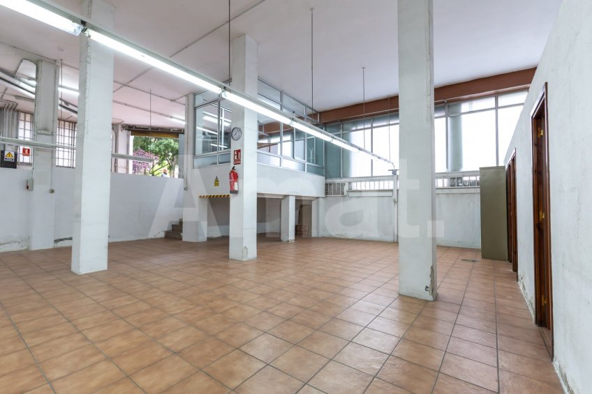 Gran local cantoner de 398 m² a Esplugues, junt a la Ronda de Dalt -13