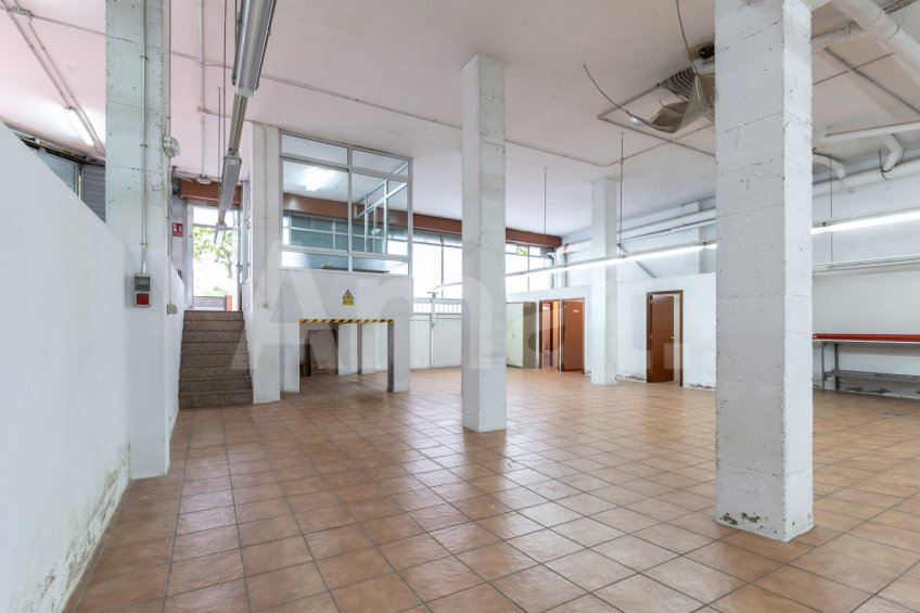 Gran local cantoner de 398 m² a Esplugues, junt a la Ronda de Dalt -18
