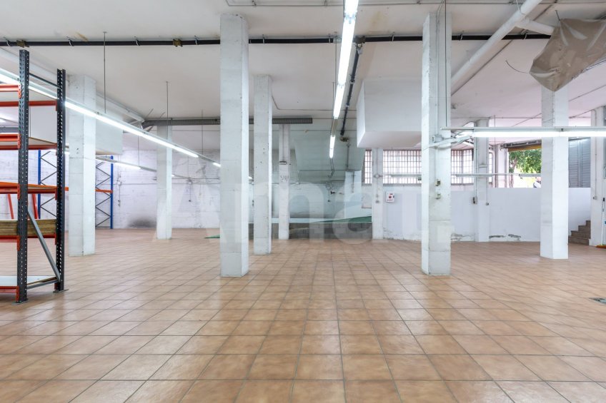 Gran local cantoner de 398 m² a Esplugues, junt a la Ronda de Dalt -2