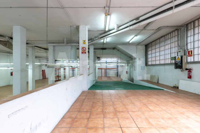 Gran local cantoner de 398 m² a Esplugues, junt a la Ronda de Dalt -28