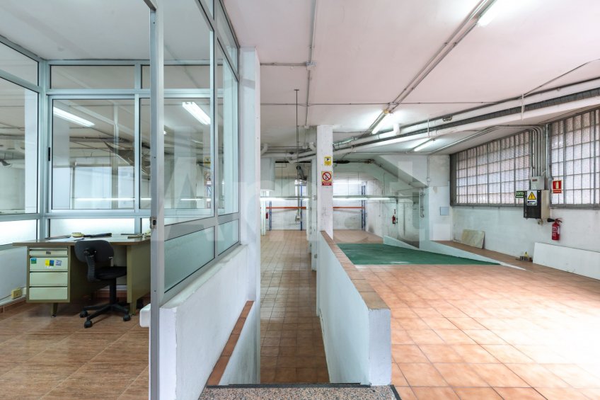 Gran local cantoner de 398 m² a Esplugues, junt a la Ronda de Dalt -3