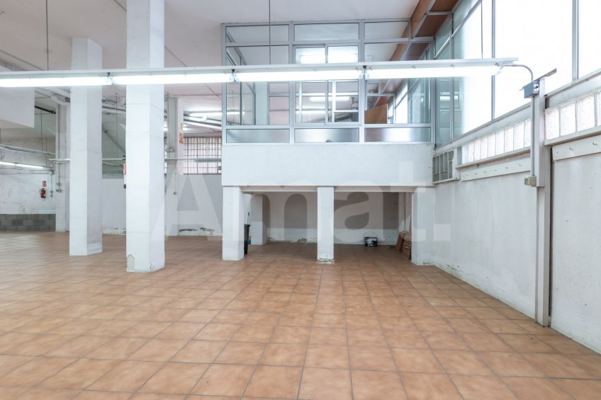 Gran local cantoner de 398 m² a Esplugues, junt a la Ronda de Dalt -32