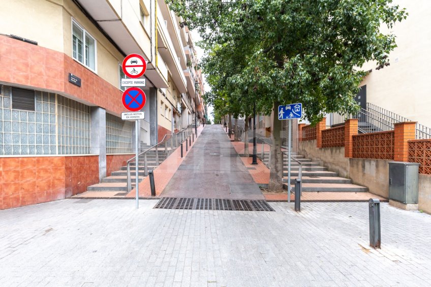 Gran local cantoner de 398 m² a Esplugues, junt a la Ronda de Dalt -37